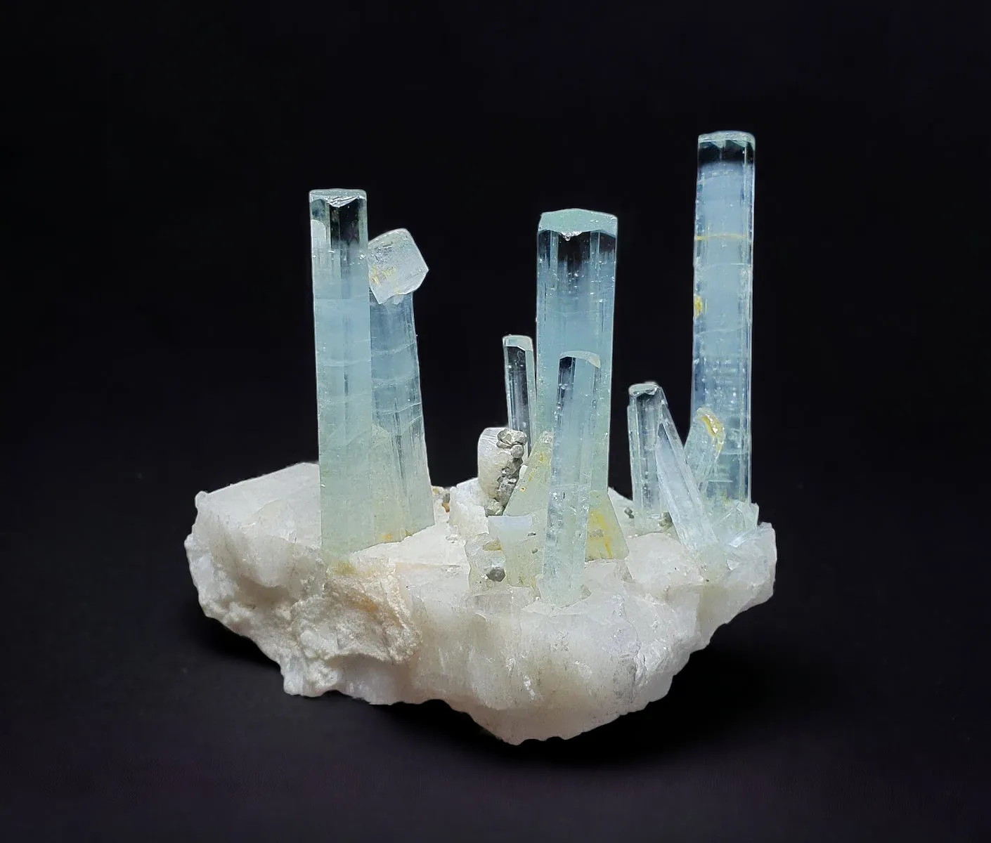 Aquamarine "Cityscape" - Pakistan, 123 grams