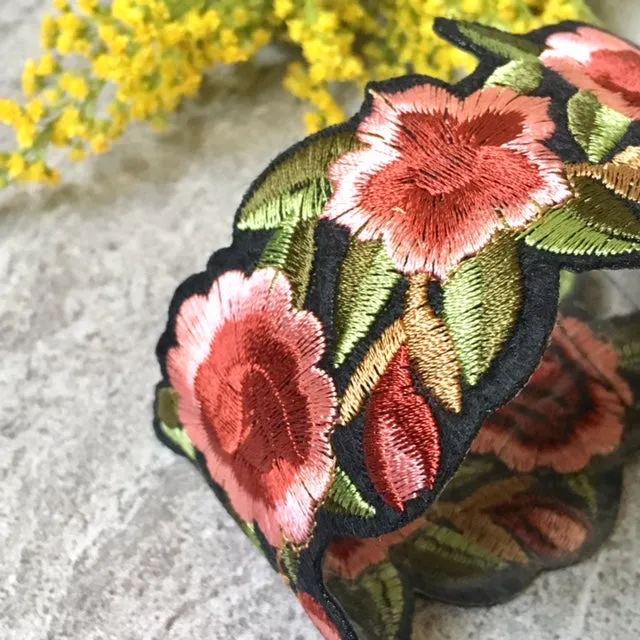 EMBROIDERED FLORAL FABRIC COLLAR CHOKER NECKLACE