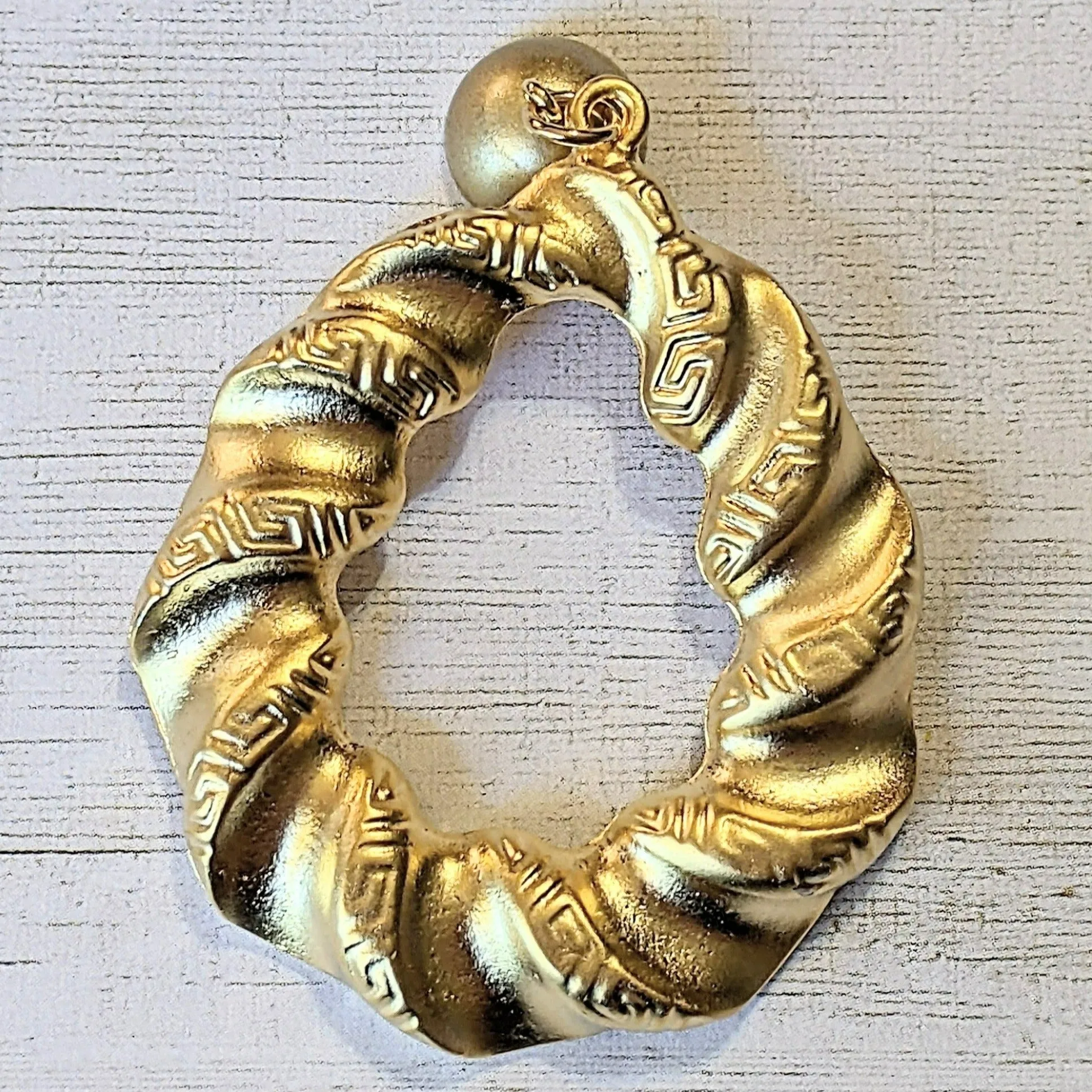 Gold Twisted Oval Pendant