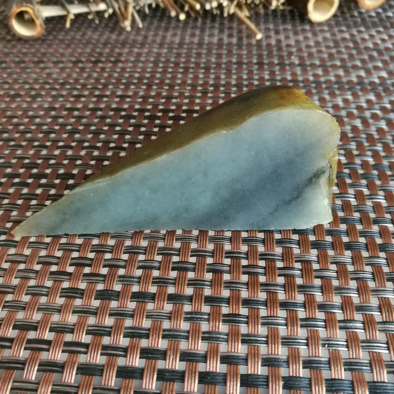 Natural Hetian Jade Rough Nephrite Raw (122g, 8X5.4X3.2cm)