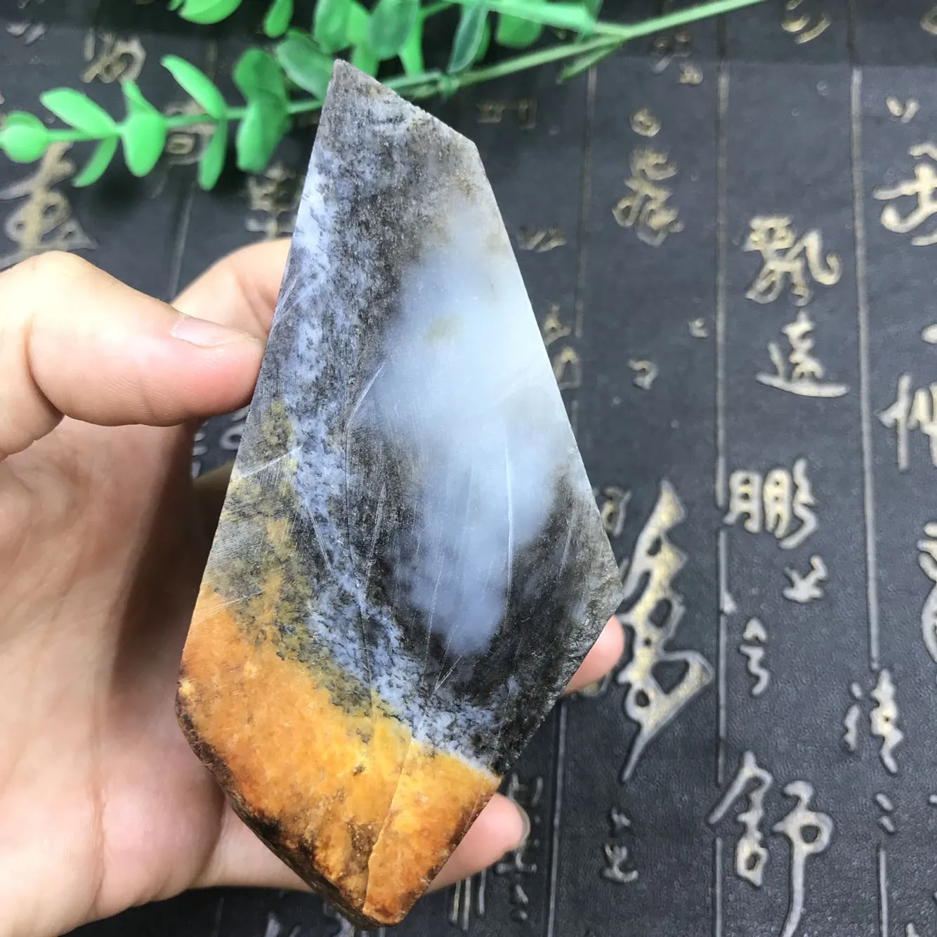 Natural Hetian Jade Rough Nephrite Raw (292g, 97X71X48mm)