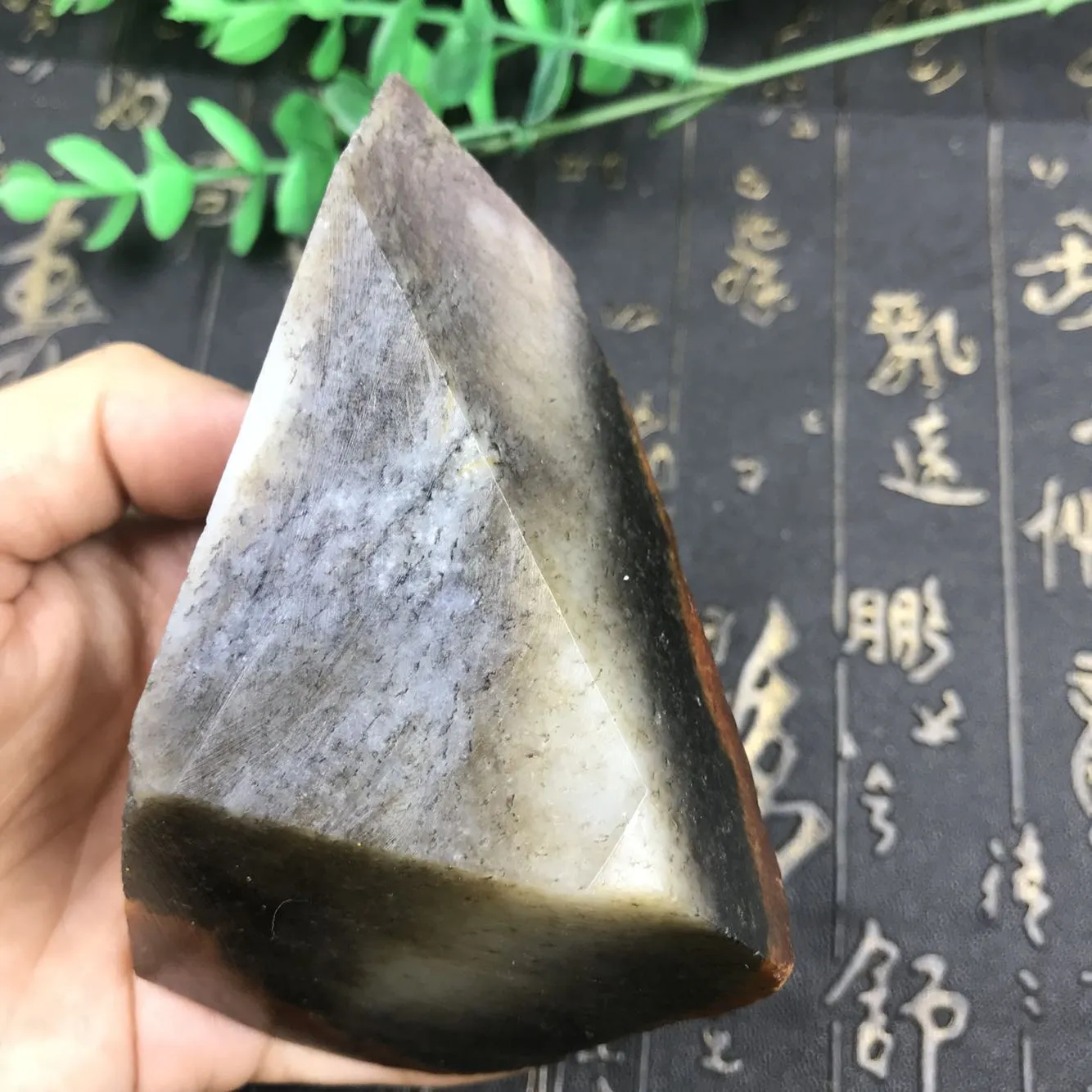 Natural Hetian Jade Rough Nephrite Raw (292g, 97X71X48mm)