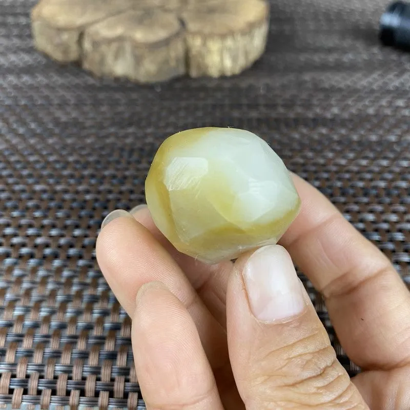 Natural Hetian Jade Rough Nephrite Raw (53g,4.3X3.0X2.8cm)