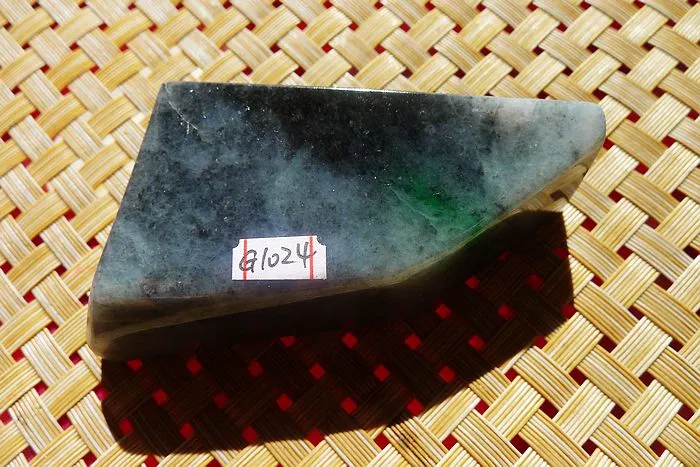 Natural Jade Rough Jadeite Raw (113g,7X4.2X1.75cm)