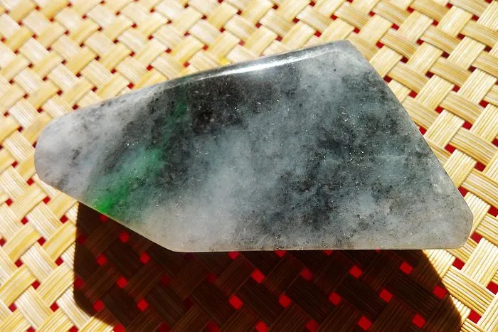 Natural Jade Rough Jadeite Raw (113g,7X4.2X1.75cm)