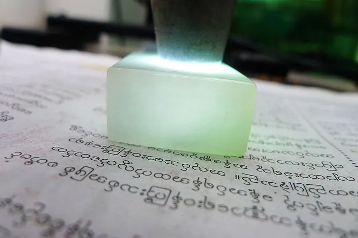 Natural Jade Rough Jadeite Raw (144g,9.3X2.9X1.7cm)