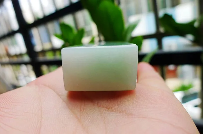 Natural Jade Rough Jadeite Raw (144g,9.3X2.9X1.7cm)