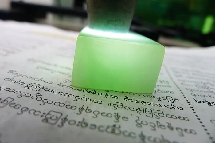 Natural Jade Rough Jadeite Raw (144g,9.3X2.9X1.7cm)