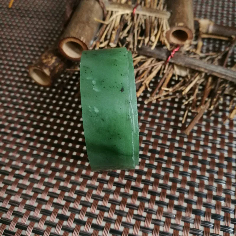 Natural Kunlun Jade Rough Nephrite Raw (122g, 5.2X1.9cm)