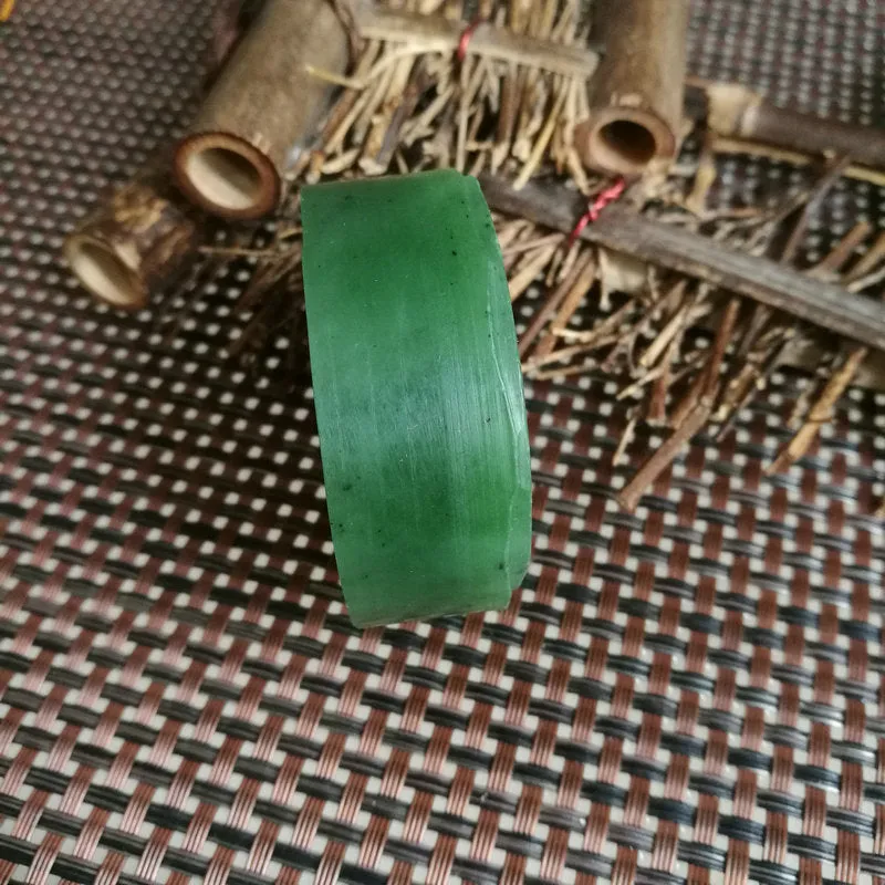 Natural Kunlun Jade Rough Nephrite Raw (122g, 5.2X1.9cm)