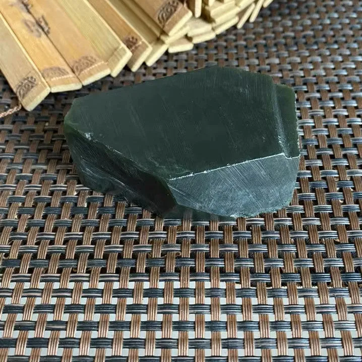 Natural Kunlun Jade Rough Nephrite Raw (140g,6.1X3.9X2.4cm)