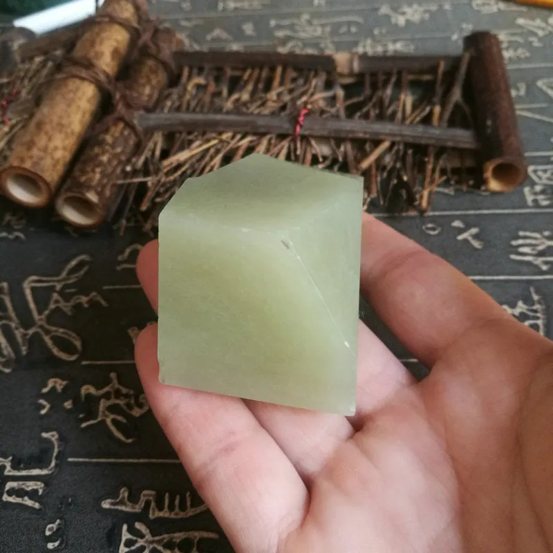 Natural Kunlun Jade Rough Nephrite Raw (141g, 6.5X3.5X3cm)