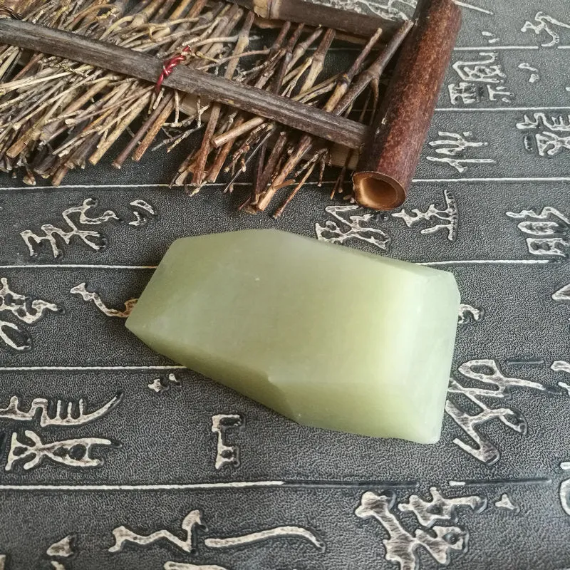 Natural Kunlun Jade Rough Nephrite Raw (141g, 6.5X3.5X3cm)