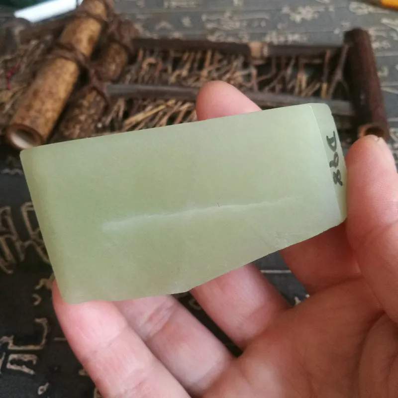 Natural Kunlun Jade Rough Nephrite Raw (141g, 6.5X3.5X3cm)