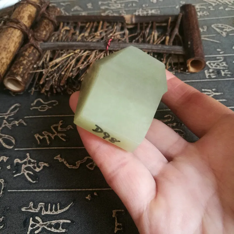 Natural Kunlun Jade Rough Nephrite Raw (141g, 6.5X3.5X3cm)