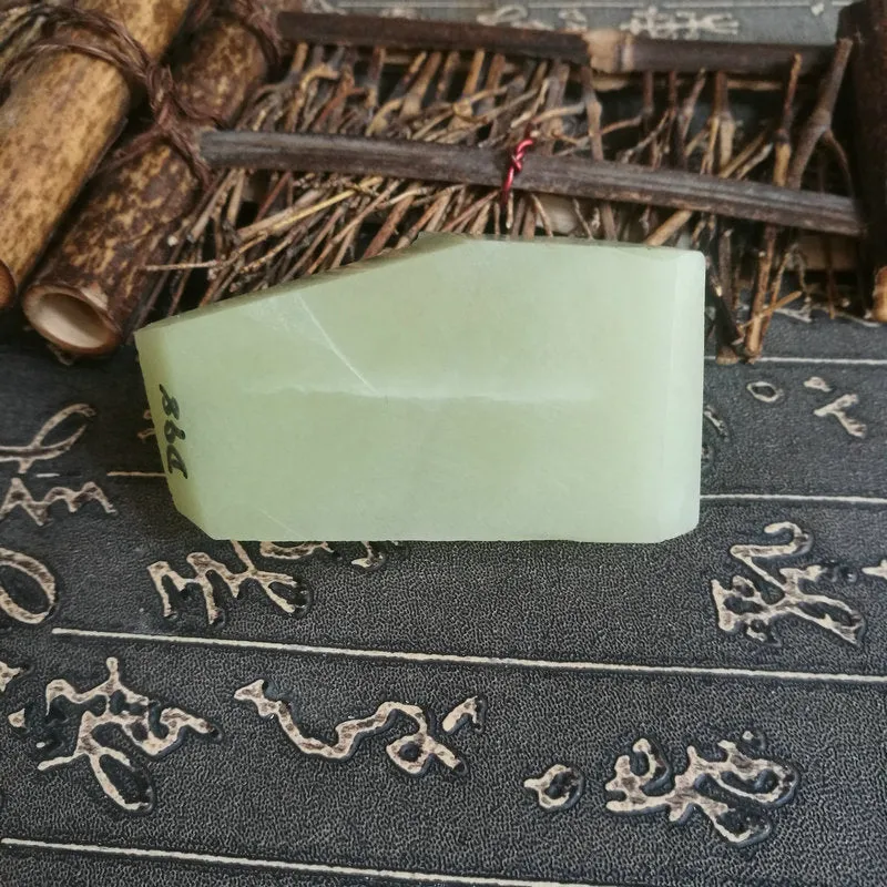 Natural Kunlun Jade Rough Nephrite Raw (141g, 6.5X3.5X3cm)