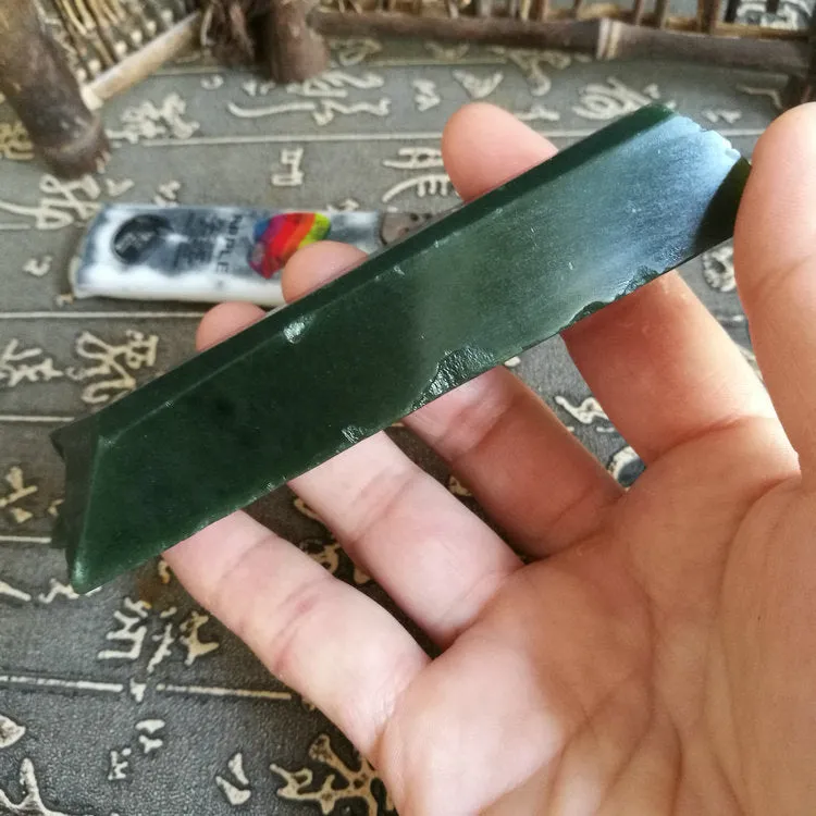 Natural Kunlun Jade Rough Nephrite Raw (146g, 8.5X2.5X2cm)