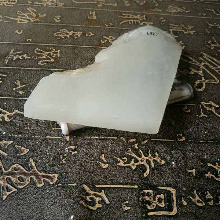 Natural Kunlun Jade Rough Nephrite Raw (148g, 10.5X6.5X1cm)