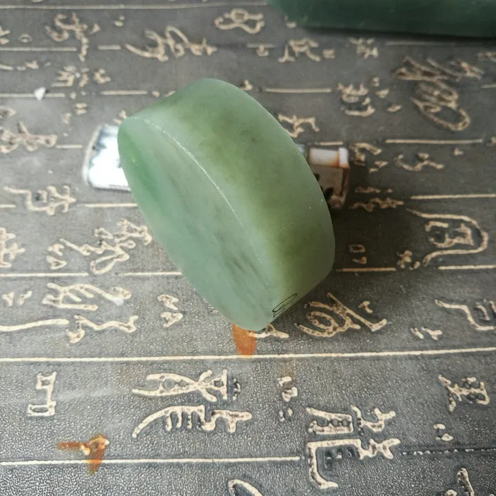 Natural Kunlun Jade Rough Nephrite Raw (162g, 5.8X2cm)