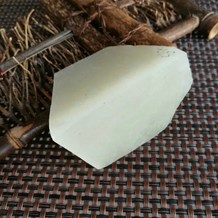 Natural Kunlun Jade Rough Nephrite Raw (202g,7X4.5X3.5cm)