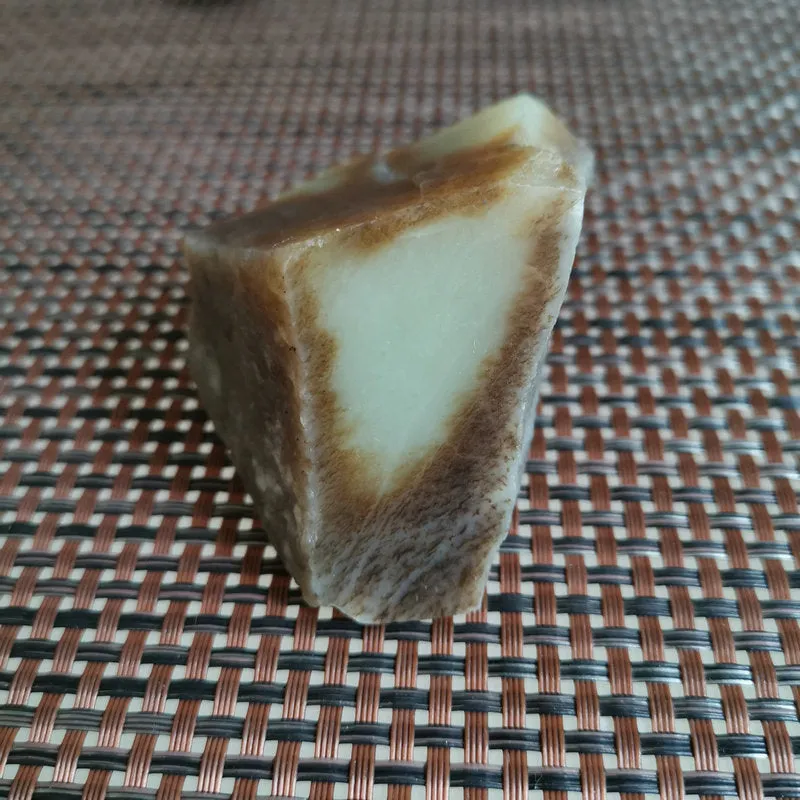 Natural Kunlun Jade Rough Nephrite Raw (209g, 6X3.5X4cm)