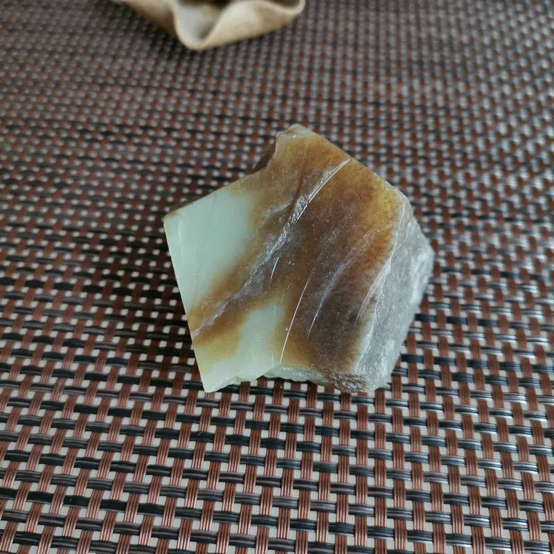 Natural Kunlun Jade Rough Nephrite Raw (209g, 6X3.5X4cm)