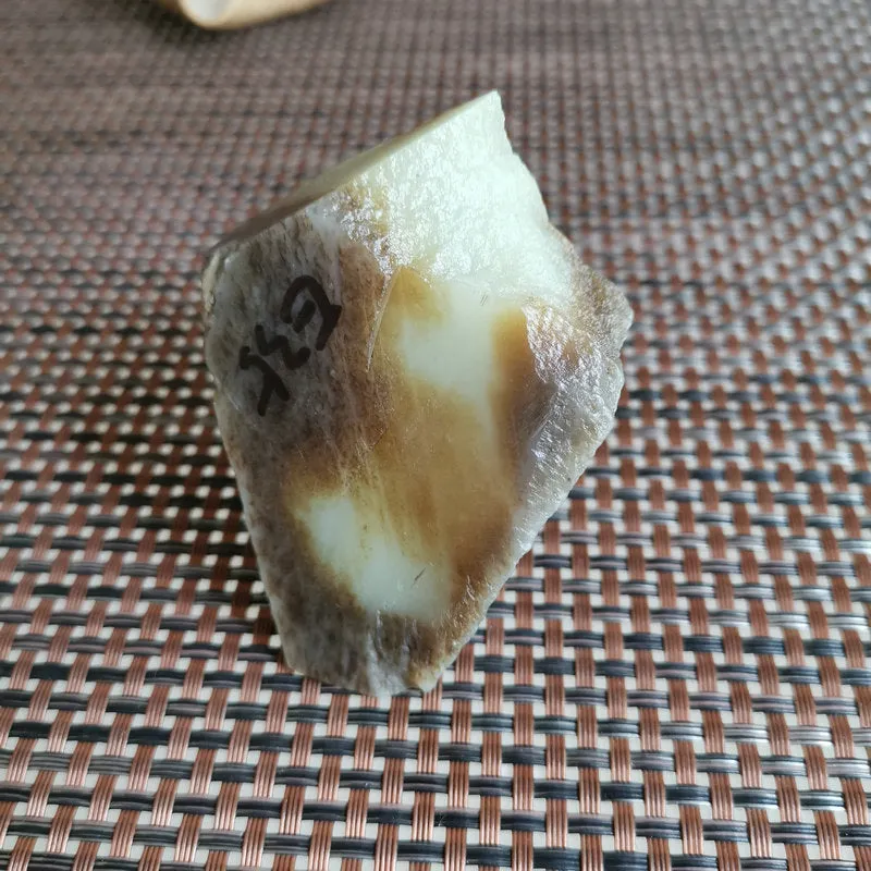 Natural Kunlun Jade Rough Nephrite Raw (209g, 6X3.5X4cm)