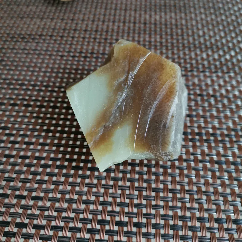 Natural Kunlun Jade Rough Nephrite Raw (209g, 6X3.5X4cm)