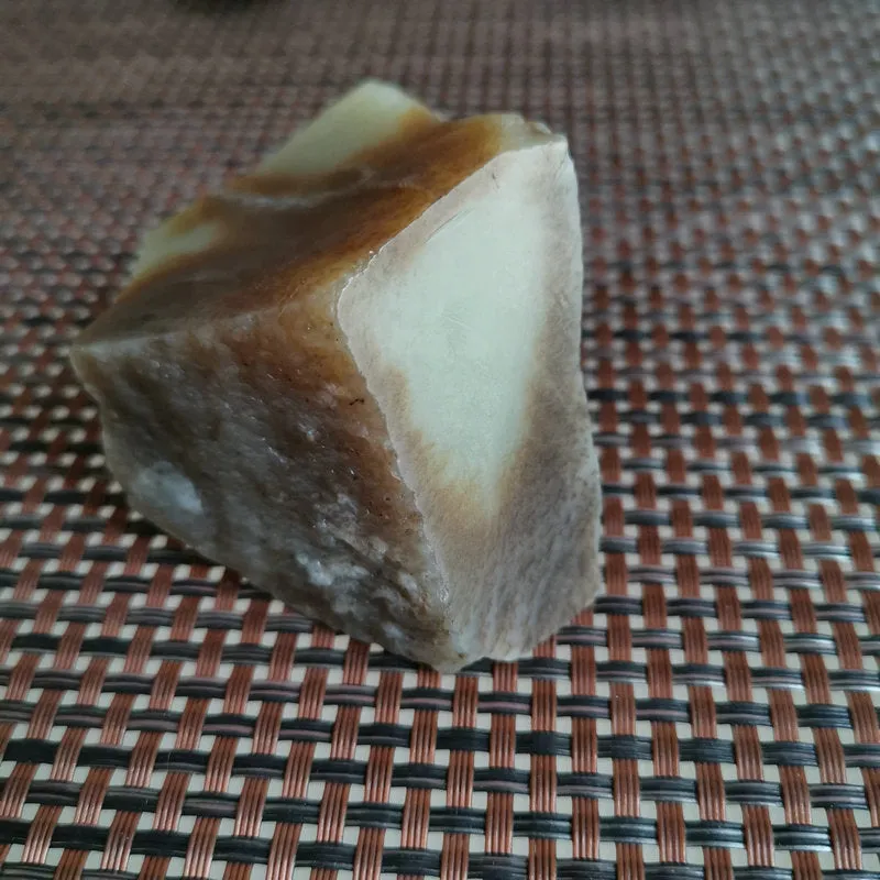 Natural Kunlun Jade Rough Nephrite Raw (209g, 6X3.5X4cm)