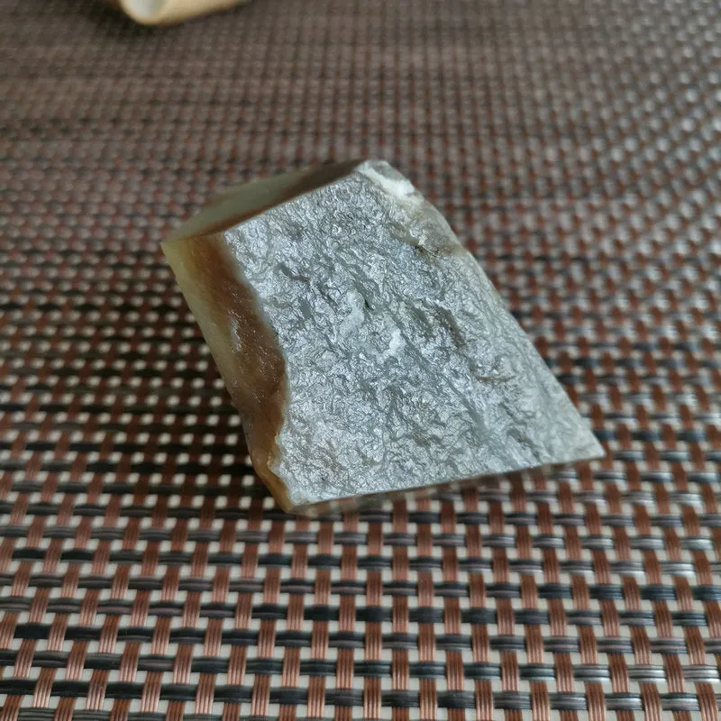 Natural Kunlun Jade Rough Nephrite Raw (209g, 6X3.5X4cm)