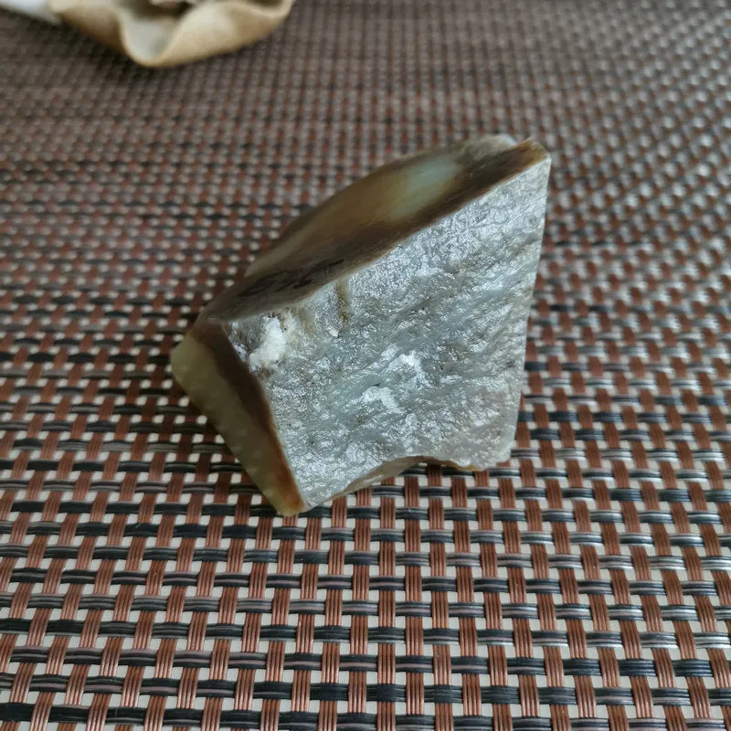 Natural Kunlun Jade Rough Nephrite Raw (209g, 6X3.5X4cm)