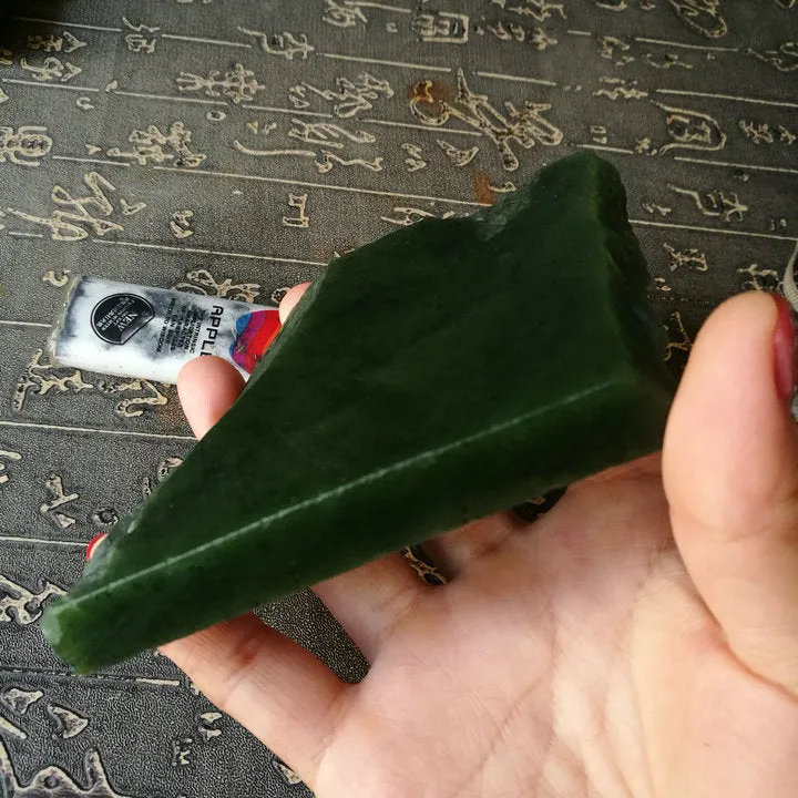 Natural Kunlun Jade Rough Nephrite Raw (219g, 9X7.4X1.2cm)