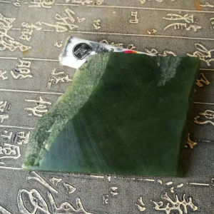 Natural Kunlun Jade Rough Nephrite Raw (219g, 9X7.4X1.2cm)