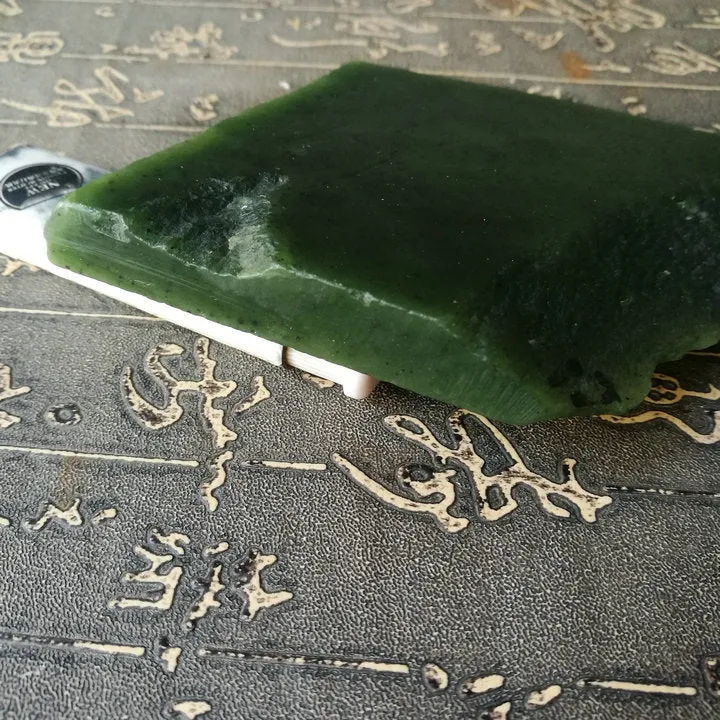 Natural Kunlun Jade Rough Nephrite Raw (219g, 9X7.4X1.2cm)