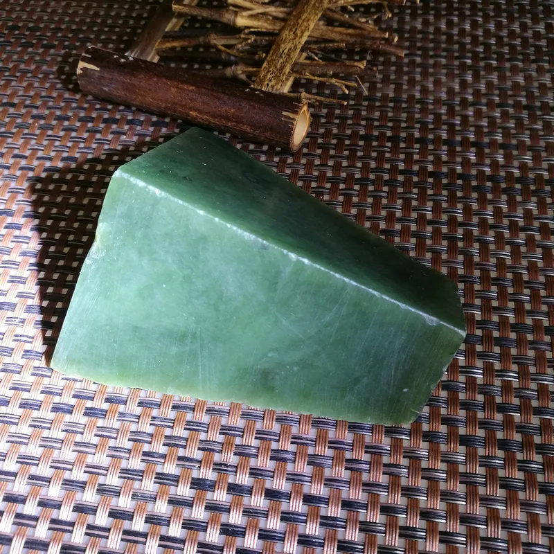 Natural Kunlun Jade Rough Nephrite Raw (262g, 8X5X2.5cm)