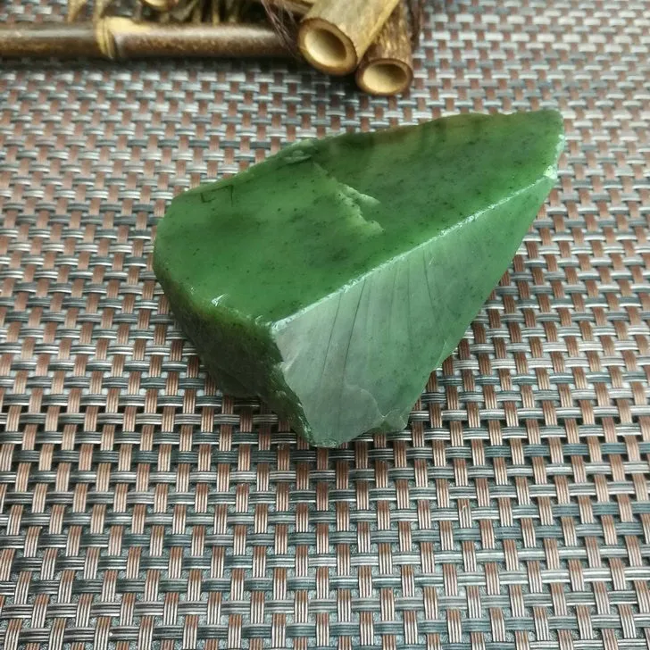 Natural Kunlun Jade Rough Nephrite Raw (341g,8.8X6.6X3.5cm)