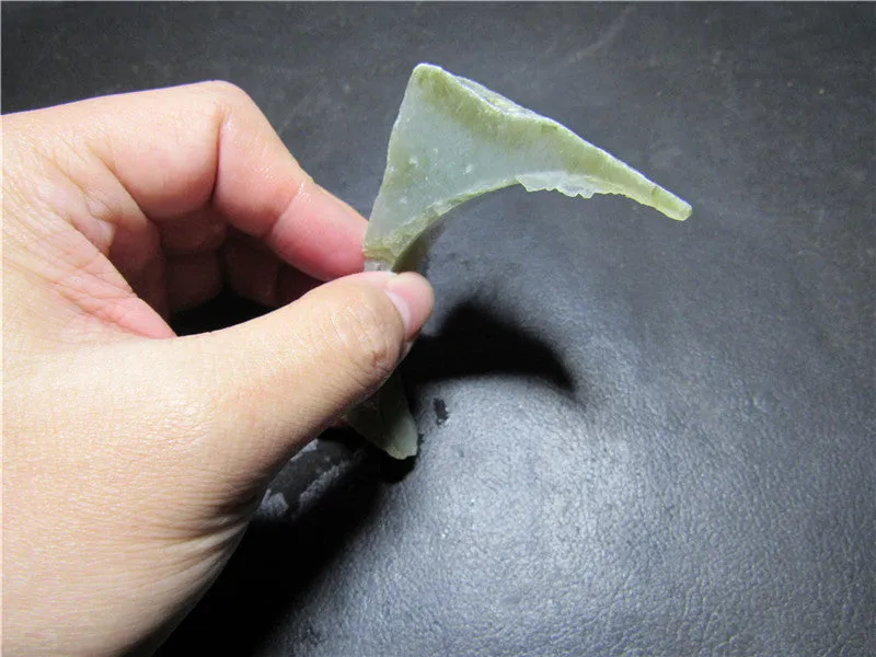 Natural Kunlun Jade Rough Nephrite Raw (42.62g, 72X52X17mm)