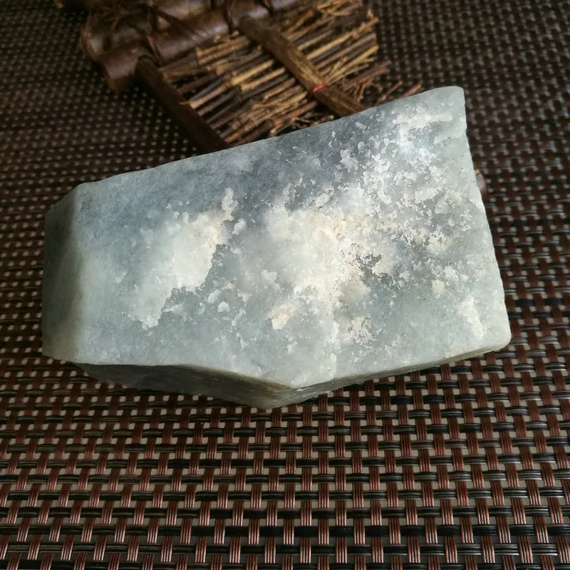 Natural Kunlun Jade Rough Nephrite Raw (623g, 9X6X4cm)