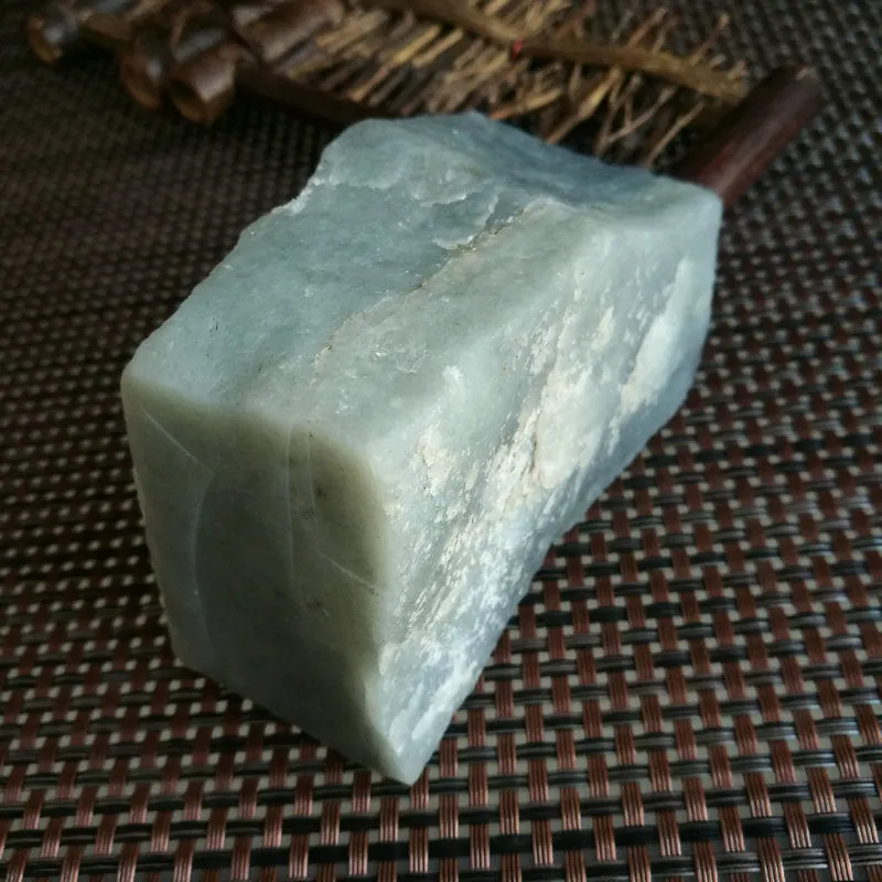 Natural Kunlun Jade Rough Nephrite Raw (623g, 9X6X4cm)