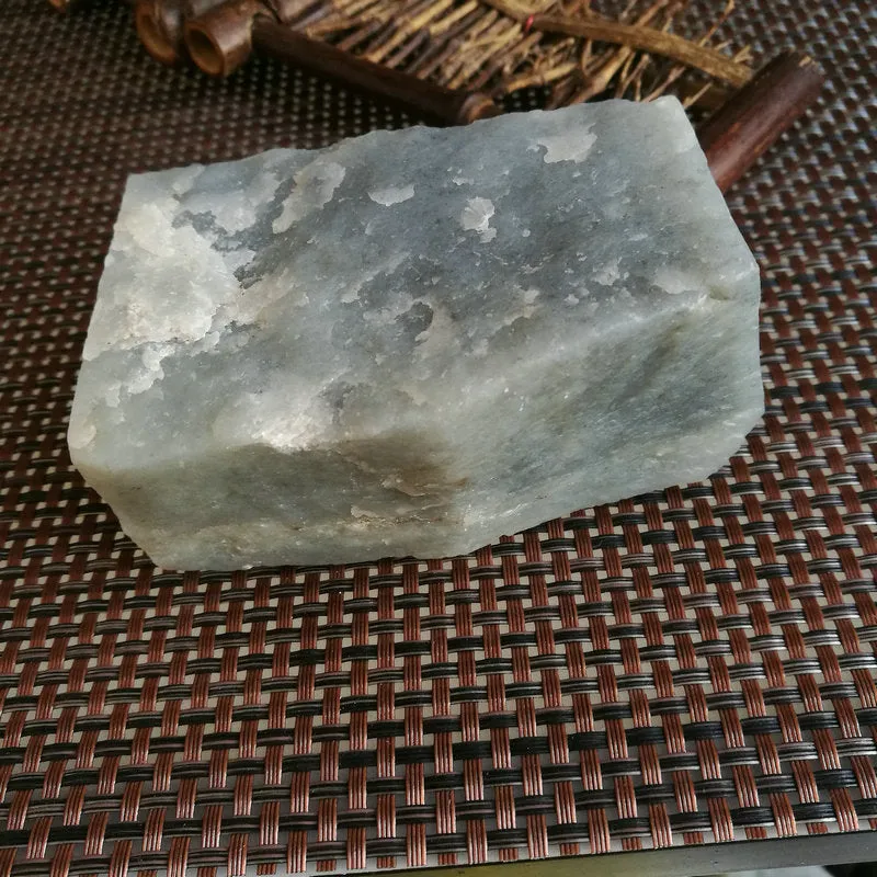 Natural Kunlun Jade Rough Nephrite Raw (623g, 9X6X4cm)