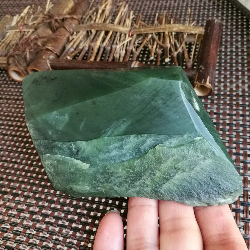 Natural Kunlun Jade Rough Nephrite Raw (756g, 8X7X4cm)