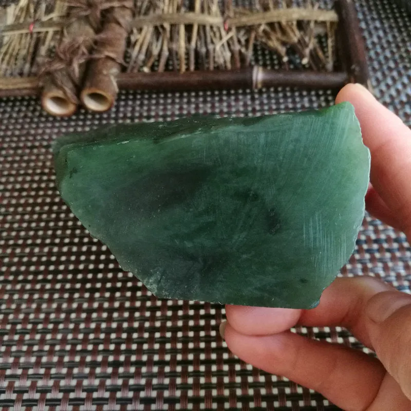 Natural Kunlun Jade Rough Nephrite Raw (756g, 8X7X4cm)