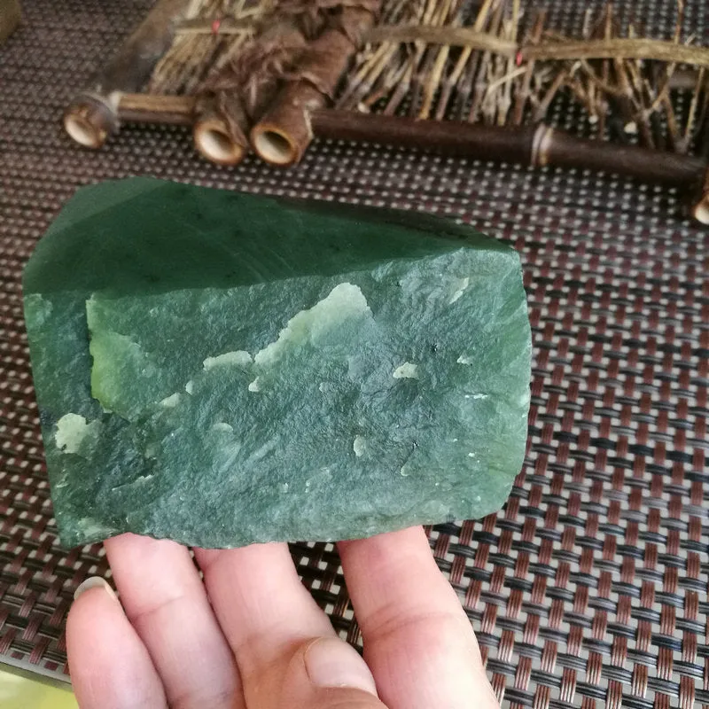 Natural Kunlun Jade Rough Nephrite Raw (756g, 8X7X4cm)