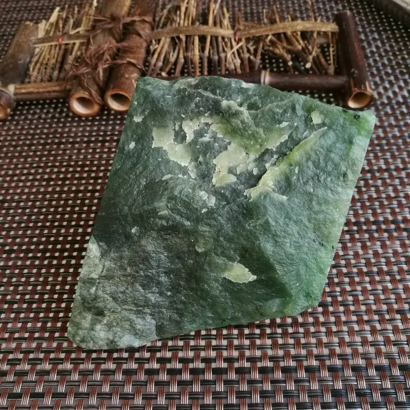 Natural Kunlun Jade Rough Nephrite Raw (756g, 8X7X4cm)