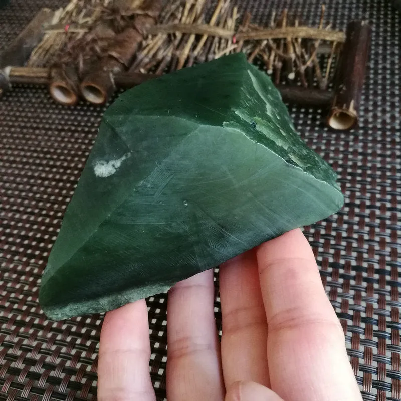 Natural Kunlun Jade Rough Nephrite Raw (756g, 8X7X4cm)