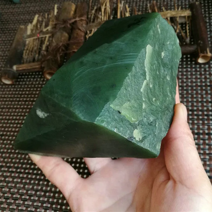 Natural Kunlun Jade Rough Nephrite Raw (756g, 8X7X4cm)