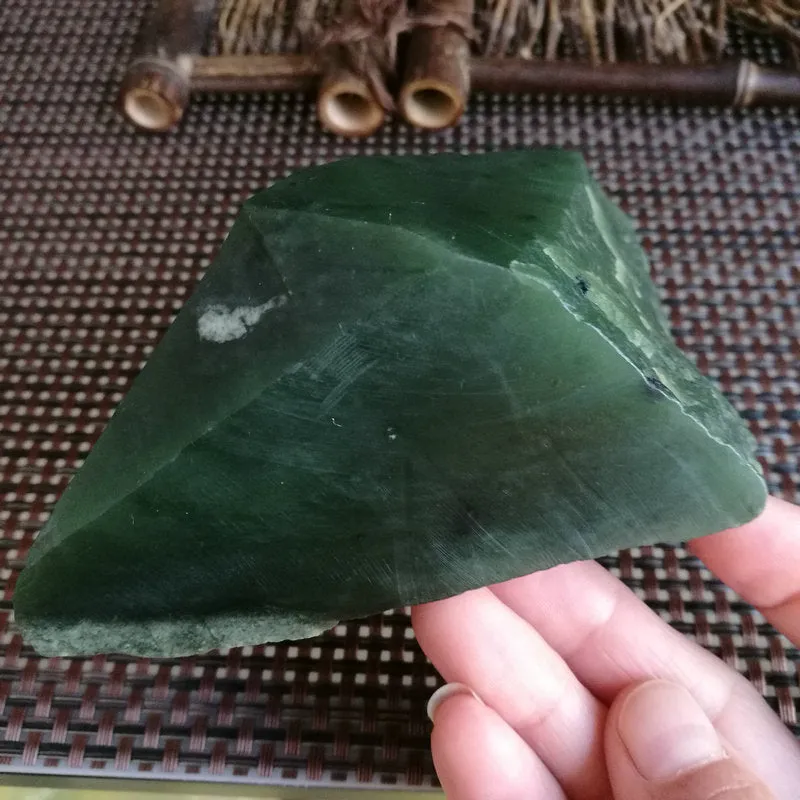 Natural Kunlun Jade Rough Nephrite Raw (756g, 8X7X4cm)