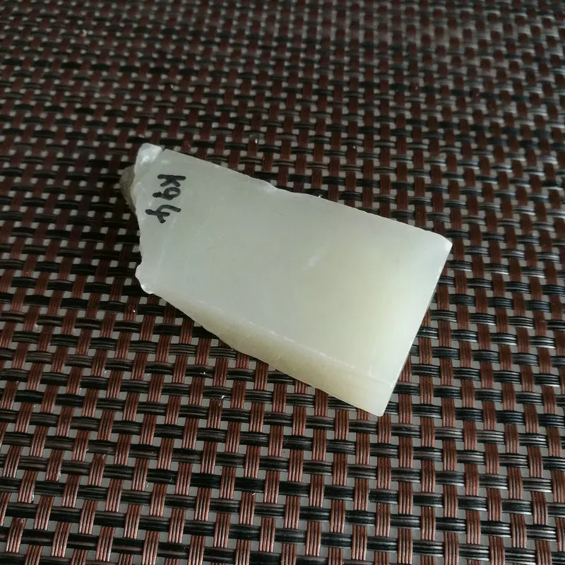 Natural Kunlun Jade Rough Nephrite Raw (85g, 7.5x3.5x1.4cm)