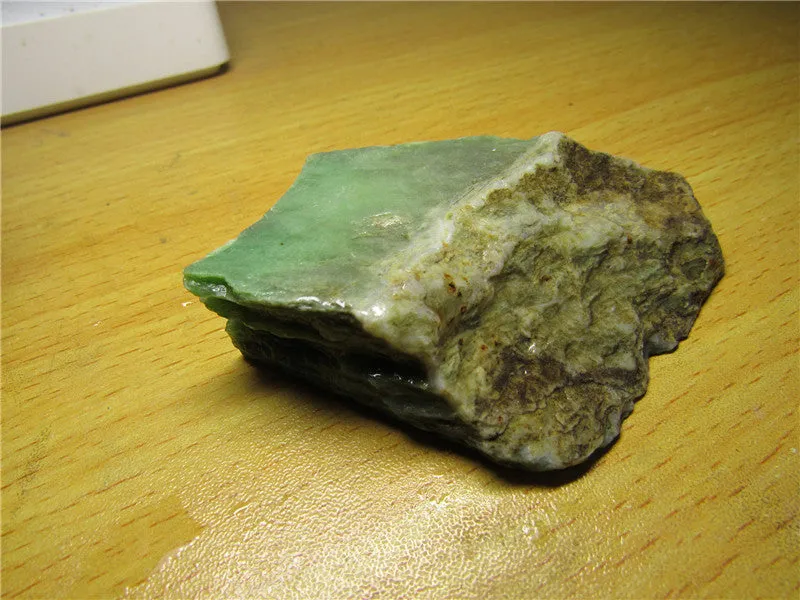 Natural Siberian Jade Rough Russia nephrite Raw (126.09g, 70X60X20mm)