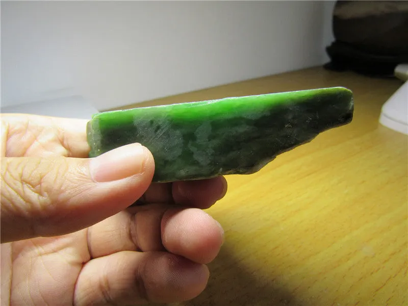 Natural Siberian Jade Rough Russia nephrite Raw (126.09g, 70X60X20mm)